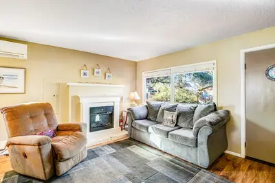 Image de Mise à jour, chalet pour chiens avec foyer extérieur, à trois pâtés de maisons de la plage