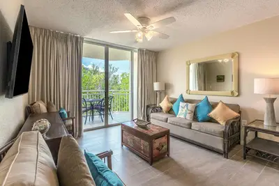 Image de Condo familial et convivial avec piscine partagée, bain à remous et navette gratuite! Chiens ok!