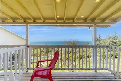 Image de Charmant condo avec vue sur l'océan près de la plage - chiens bienvenus!
