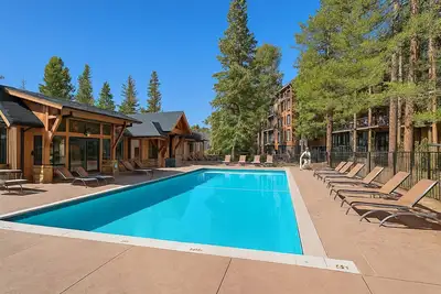 Image de 8 couchages, marcher jusqu'à la ville / base du pic 9, piscine / spa Reno'd