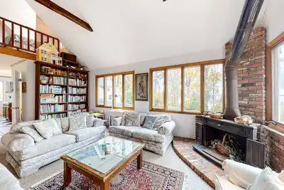 Image de Maison à bord du lac avec plage privée et magnifique île / emplacement de la péninsule - chiens Ok!