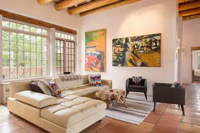 Image de Superbe maison historique Eastside, vues, 2 chambres, 3 salles de bain, climatisation
