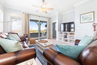 Image de Unité de coin Oceanfront 421 à Cinnamon Beach! Tous les nouveaux meubles! ! !
