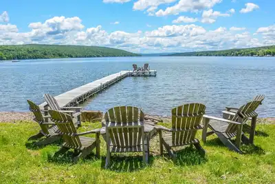 Image de Serenity Cove - Cadre tranquille et niveau au bord du lac!