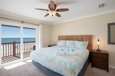 Image de Directement sur la plage! Terrasse au premier étage! Près de Pier Park! 6 personnes!