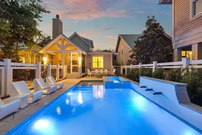 Image de 72 Buttercup ~ Location! Emplacement! Étapes de la plage & Beach Club! Weber Grill!