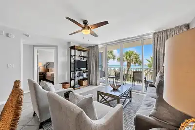 Image de Beachfront Resort! Ouvert 8 / 17-24! Easily Sleeps 6!