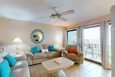 Image de Oceanfront condo w / accès à la plage et la piscine, et une vue imprenable - snowbirds bienvenue!
