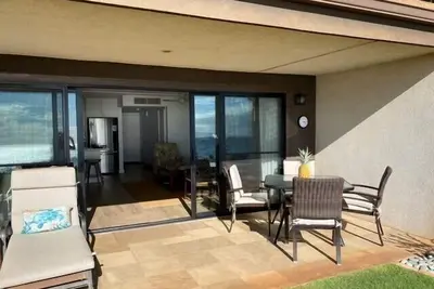 Image de Surf Ma'alaea, Unité H2 - Vues à 180 °! Superbe condo au rez-de-chaussée en bord de mer