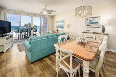Image de \"Island Princess Unit 311\" Gulf Front - Décor de plage tropicale rafraîchissante avec Direct Gulfview!