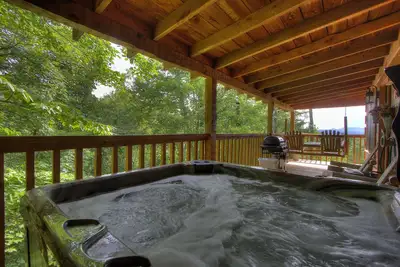 1 chambre 1 salle de bain avec une vue magnifique sur Mountain Bluff!