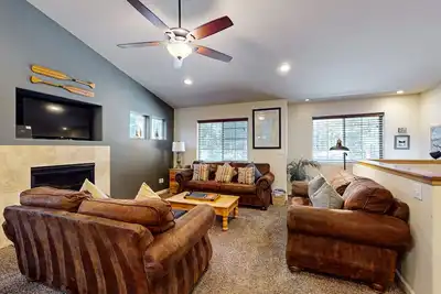 Image de Retraite enchanteresse confortable w / bain à remous privé, superbe terrasse, près de la plage