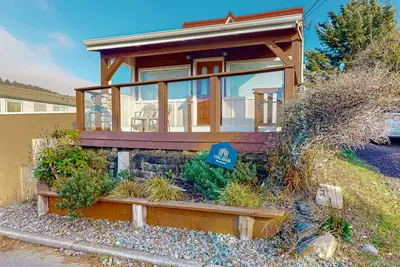 maison de chien-amical avec vue sur l'océan à partir du pont et un bain à remous privé!