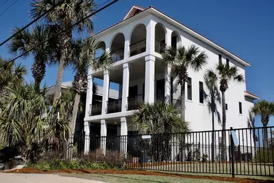 Image de Beach Front House dans le Pcb. 3b 3b piscine creusée et belle vue 10 personnes