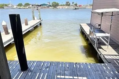 South Harbor Condo. Trois chambres à coucher, trois salles de bain. Slip bateau privé. Lumière de pêche de nuit. Grande terrasse