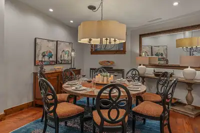 Image de Un endroit pour les bateaux à vapeur: \"Diamond Peak\" # 616 - 4br Penthouse