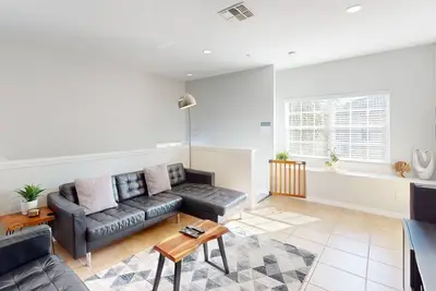 Image de Condo familial et accueillant pour les enfants avec piscine partagée, bain à remous, gymnase - près de Disney