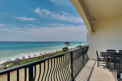 Image de Condo sur la plage! Service de plage inclus! Superbes vues sur la plage depuis un balcon privé.