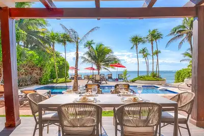 Image de Nouveau condo en bord de mer haut de gamme avec Ac, Wifi, piscine. Idéal pour les familles.