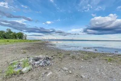 Image de Maison au bord du lac avec une vue imprenable sur l'eau, sauna et 17 acres