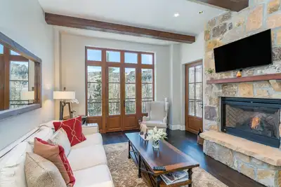 Image de Vues panoramiques et service dans des villas luxueuses Ă Cortina Home