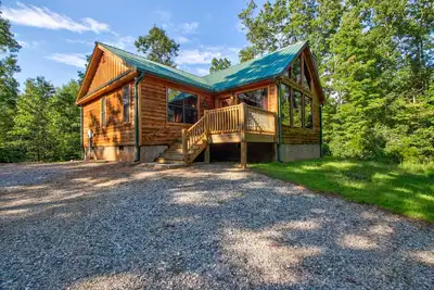 Image de Custom-construit la cabine de chien-friendly w \/ vue sur la montagne, un bain Ă remous, table de billard et plus encore!