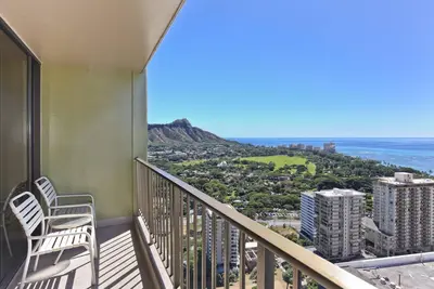 Image de vues Incroyable océan! Près de la plage! A / C, WiFi, un parking!