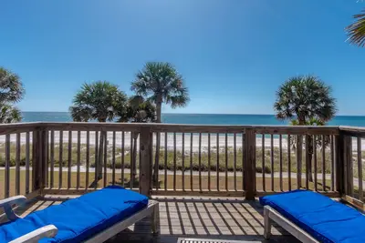 Image de Maison De Plage Nouvellement RÉNOVÉE! ! ~ ACTIVITÉS Gratuites ~ Location de luxe parfaite! !