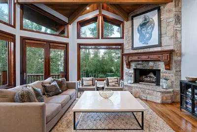 Image de Skis aux pieds. Deer Valley. Jacuzzi. Salle de ski. Parfait pour les familles