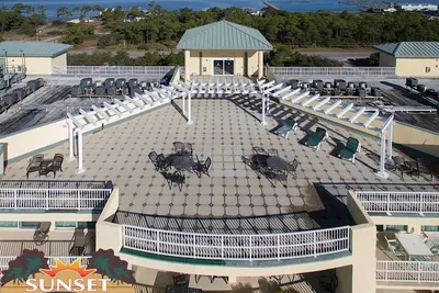 Image de Vue Impressionnante De Golfe De Ce Condo De 3 Chambres!
