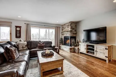7e nuit gratuite! Grands commentaires! Bain à remous privé, vue sur la montagne, WiFi, barbecue à gaz