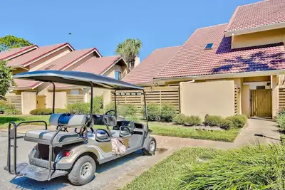 Image de Beachwalk Villa 5193 ~ Panier De Golf! ~ Courte promenade à la plage! ~ Tram Gratuit