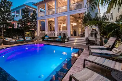 Image de Piscine chauffée privée \"Wispy Waters\"! Marcher au bord de la mer! Droit sur 30a!