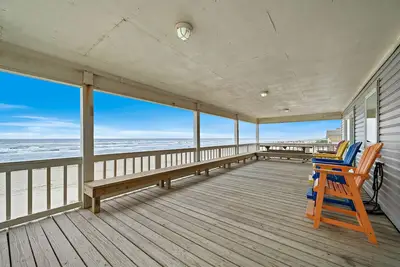Image de The Beach House - 4 Chambres, 3 Salles de bain, Capacité d'accueil 15 - En bord de mer à Sea Isle