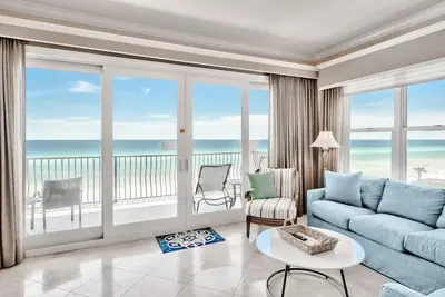 Image de Adagio A305 quatre chambres, front du golfe, directement sur le golfe, piscines, bain Ă remous!