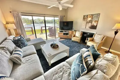 Image de 10% de réduction sur les séjours d'août! Fabuleuse villa avec vue sur le lac Horseshoe! 5191 Bw
