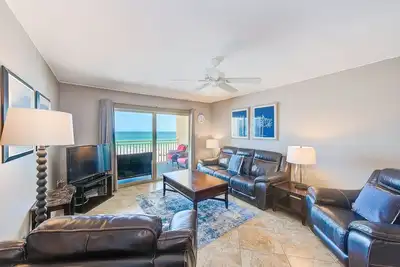 Unité 204: Direct Beach Front