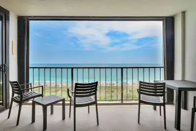 Image de Station One - 6j Beach Haven- Oceanfront condo avec piscine, tennis, plage