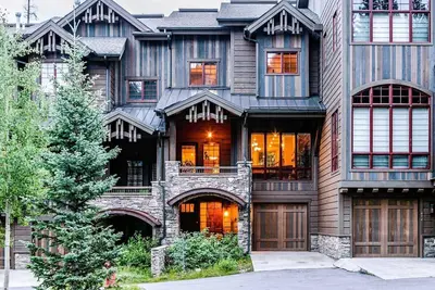 Image de Camp de base 476 de WPLCo | Maison de ville de luxe | Marcher vers les pistes | Nouveau décor! 12 personnes