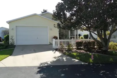 L'emplacement est incroyable! Belle 2/2 Patio Villa w / Golf Cart & WiFi Près de la ville