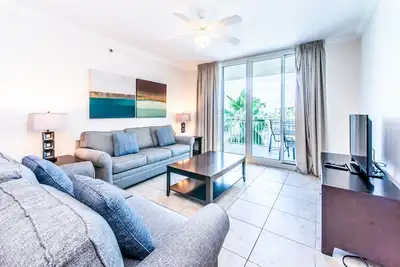 Image de AtWaterscape 235a-2br☼Lazy River! Lagoon Pool- Tiki Bar! Ouvert du 11 au 13 mai 790 $!