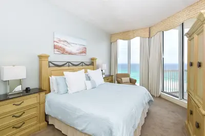 Image de St. Maarten Penthouse. Balcon en bord de mer. Comprend un service de plage gratuit!
