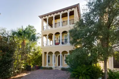 Image de Sentez-vous comme des vacances de luxe dans cette communauté privée à Seagrove sur 30a