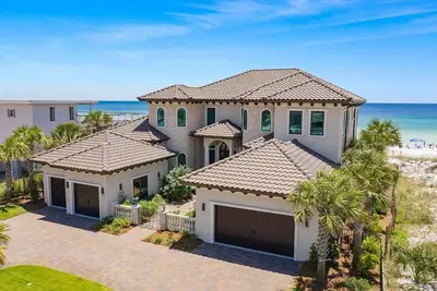 Image de Magnifique Golfe-front Mansion à Miramar Beach w / Immense Piscine et Accès à la Plage!