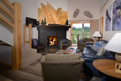Image de Beau condo 4 Br Paradise. Ski in \/ out, garage, jacuzzi et animaux acceptés! La navette.