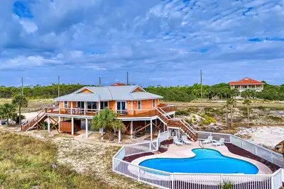 Little Surfer Girl - 3 Br 2 Bath Beachside House w / piscine privée et le chemin de la plage!