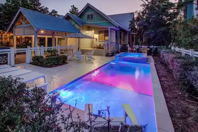 Image de Menthe Julep ~ Accueil aquarelle Designer chic! Piscine privée et animaux acceptés!