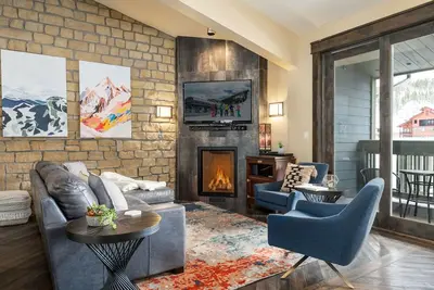 Base Village Loft 102 de WPLCo | Toujours réservé! | Base du parc d'hiver | 12 personnes