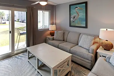 Image de Condo de bon goût sur la plage! ~ Grands équipements du complexe ~ WiFi gratuit et balcon privé