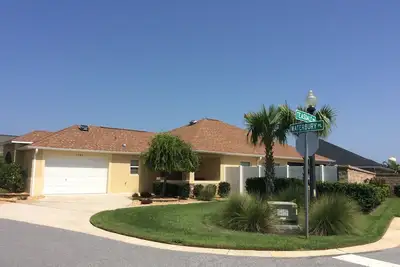 Belle maison de 3 Bdrm 2 Ba avec chariot de golf, barbecue et wifi inclus! Super locati
